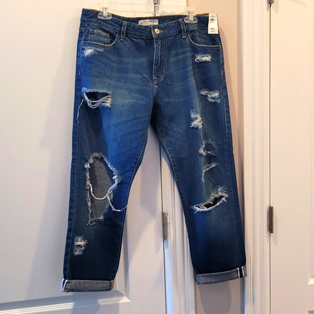 NWT Abercrombie size 6 28 Boyfriend Destroyed Jean